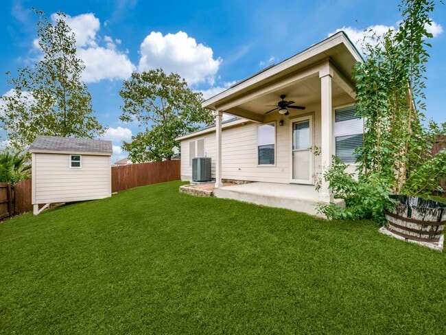 Building Photo - 216 Weeping Willow