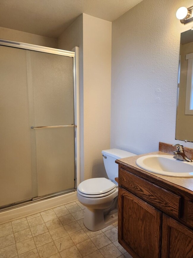 Building Photo - 3 Bedroom Rambler