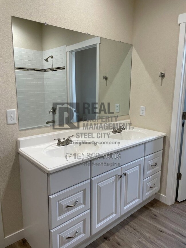 Building Photo - 430 E Stardust Dr