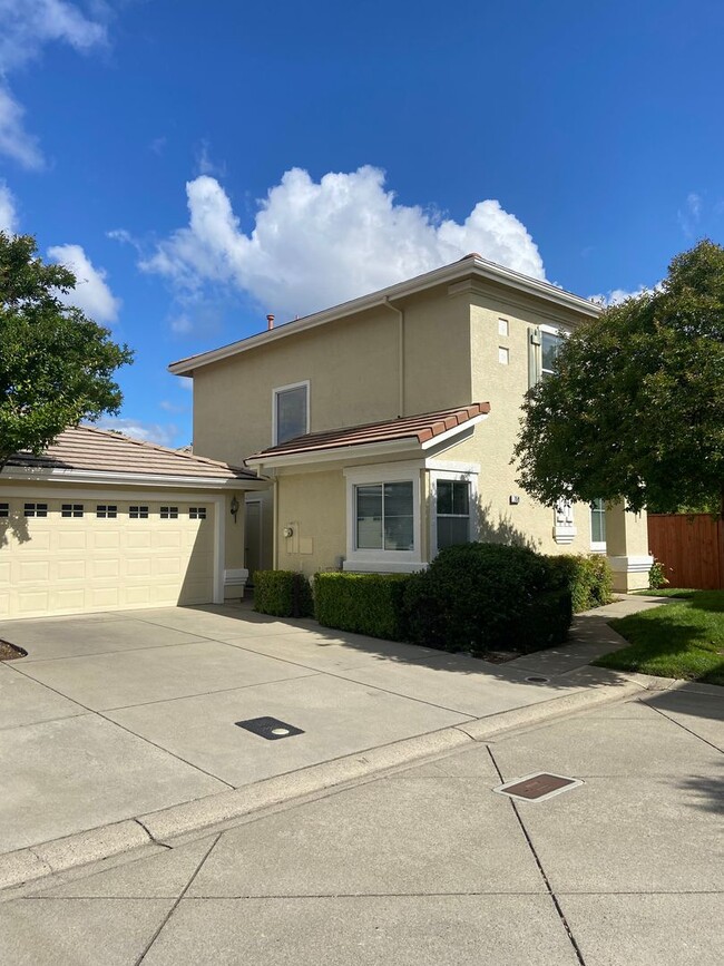 Building Photo - Bentley Square - Gated 3 Bdrm+office