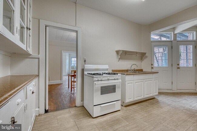 Building Photo - 101 W 39th St