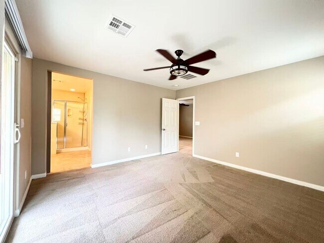 Building Photo - 10530 Siesta Key St