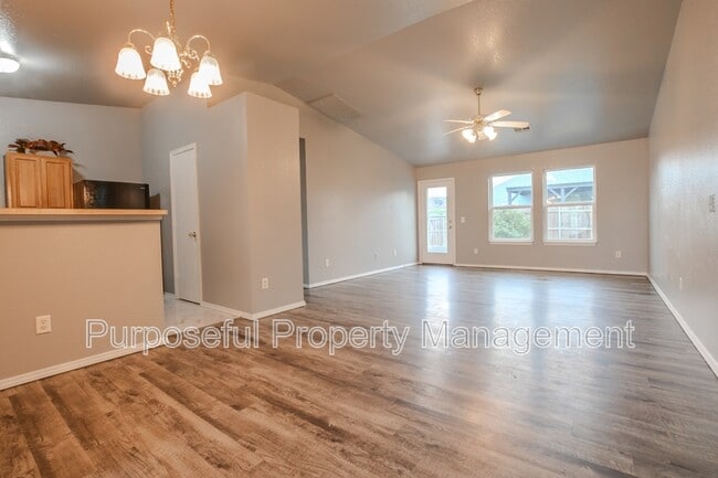 Building Photo - 414 Calla Lily Ln
