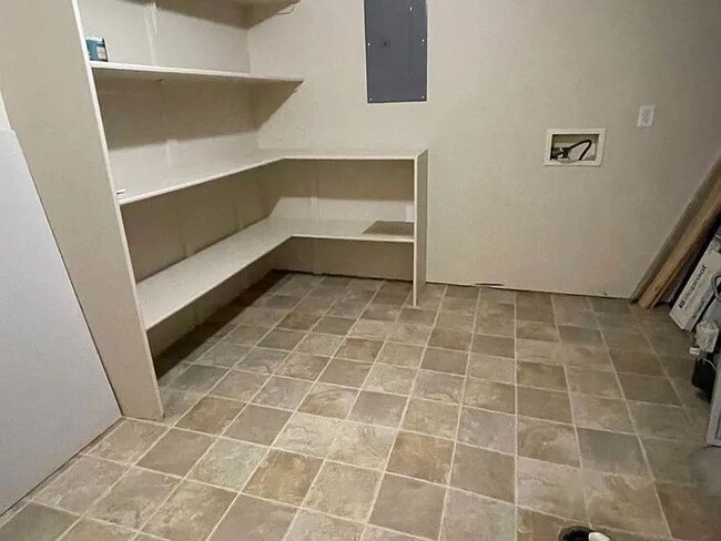 Building Photo - "Spacious 4-Bedroom Townhouse in Eagle Mou...