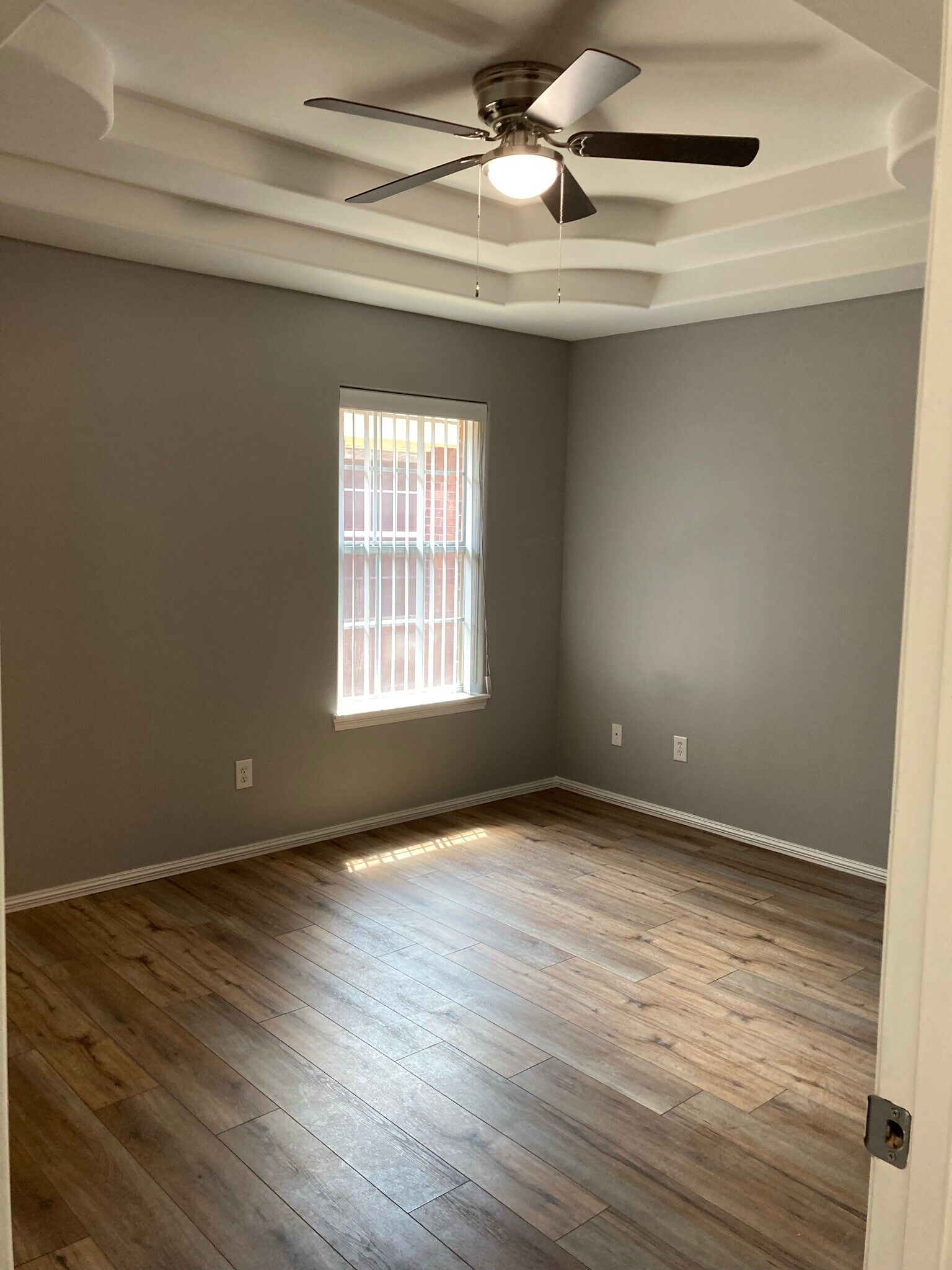 Building Photo - 910 English Ave