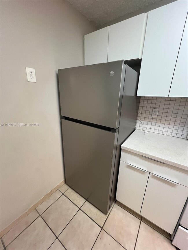 Building Photo - 251 Palm Cir W