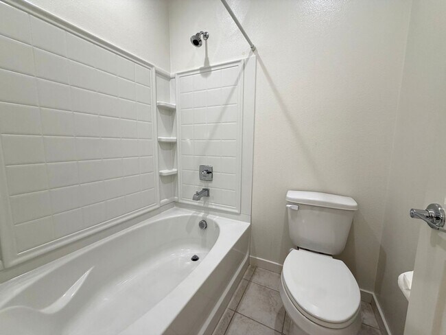 Building Photo - Charming 3bed 2.5 bath Simi Valley Home