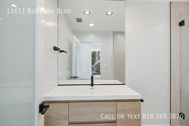 Building Photo - 11611 Burbank Blvd