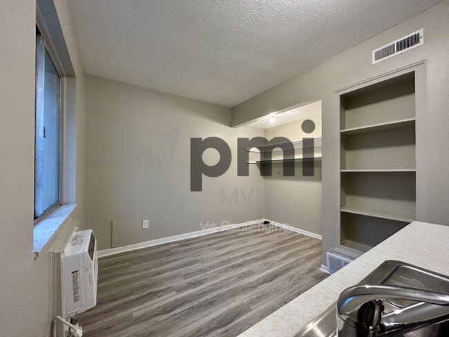 Building Photo - 822 Whitethorne Ave