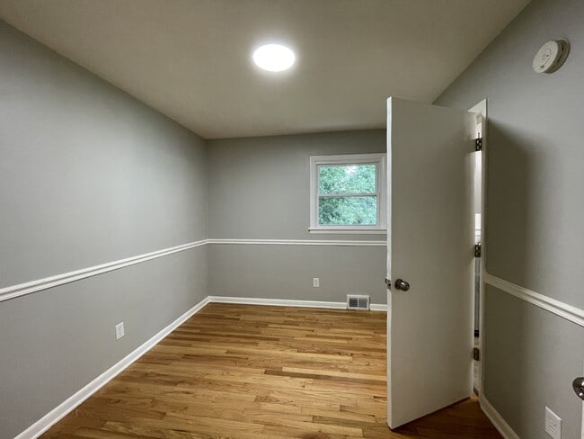 Building Photo - 5900 Edgewood Ave