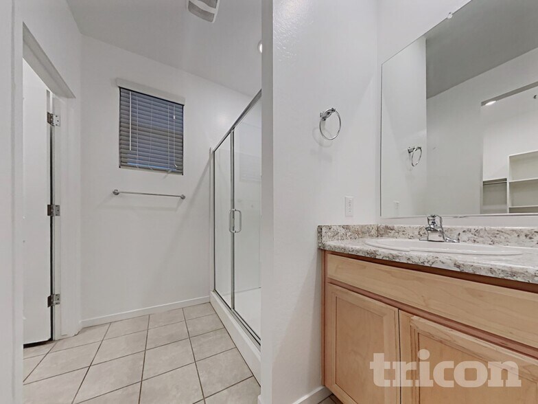 Building Photo - 19781 N Lauren Rd