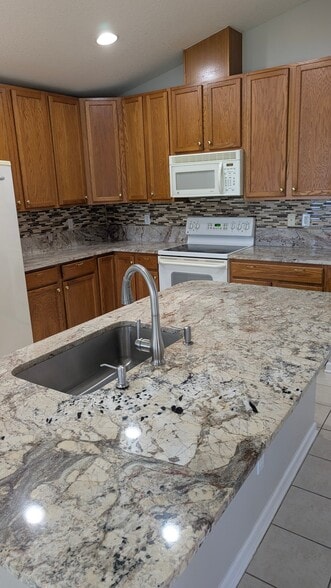 Building Photo - 963 Beckingham Dr