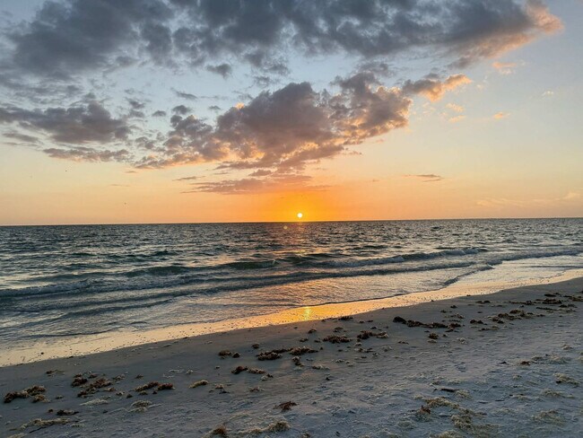 Building Photo - 4253 Bay Beach Ln