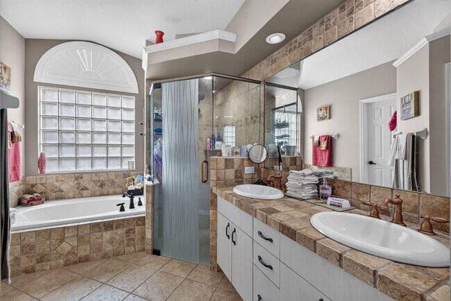 Building Photo - 3077 SE Galt Cir