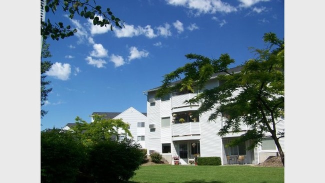 Building Photo - Fox Court Apartments
