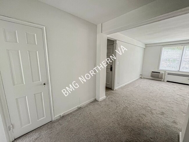 Building Photo - 214 N George Mason Dr