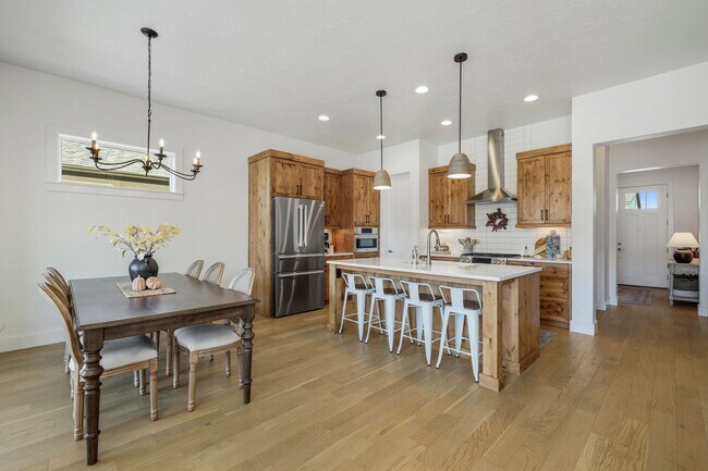 Building Photo - Beautiful 4 bed 2.5 bath home