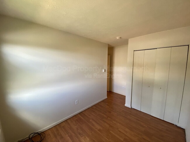 Building Photo - 624 Highview Ct