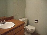 Building Photo - 2 Bedroom End Unit Townhome with Garage