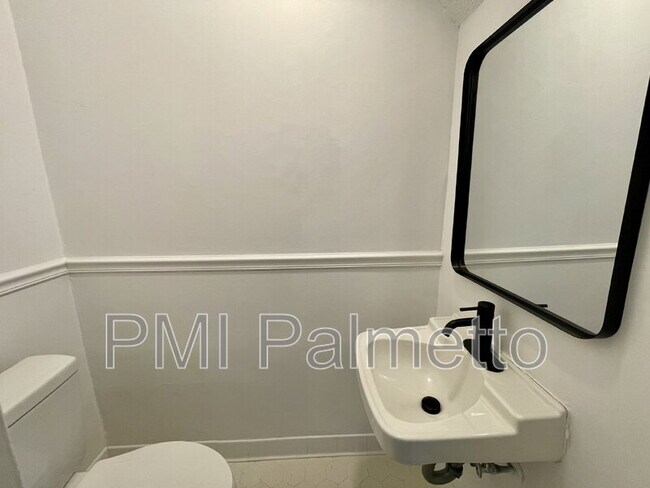 Building Photo - 1204 Grove Park Ln