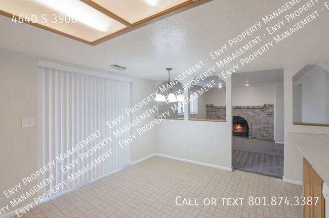 Building Photo - Charming 2 Bed, 1.5 Bath Home with Modern ...