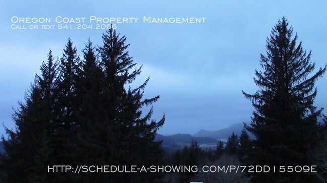 Building Photo - Gorgeous View 3 Bedroom House