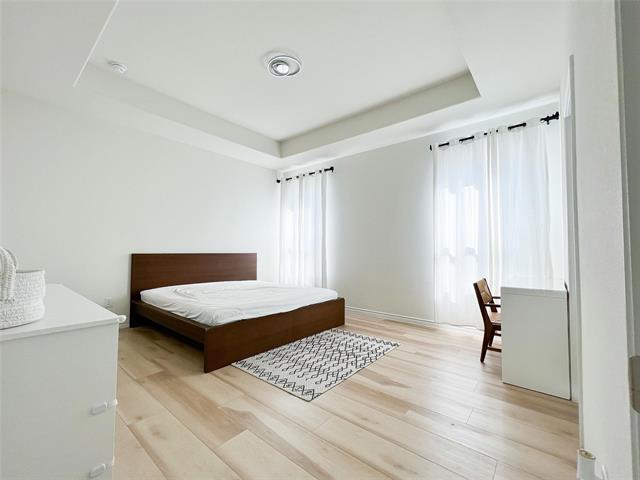 Building Photo - 405 Club House Dr