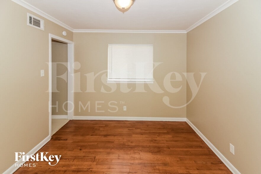 Building Photo - 5405 Lyford Ave