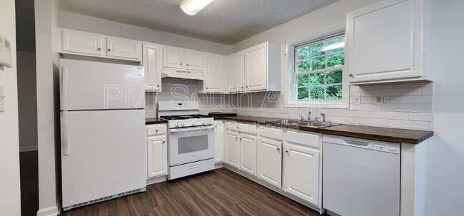 Building Photo - 588 Hunnicutt Rd SE