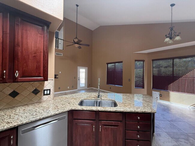 Building Photo - 6602 W Molly Ln