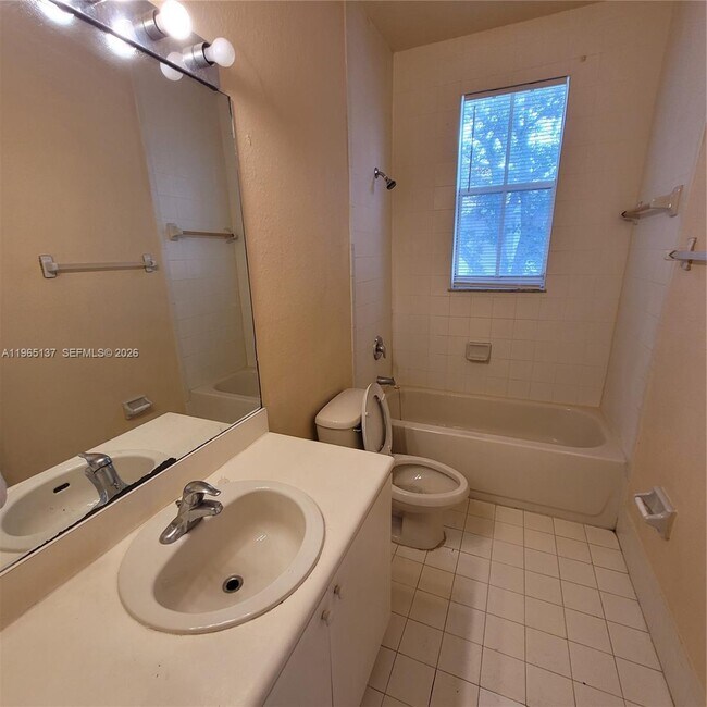 Building Photo - 1663 SE 27th Dr