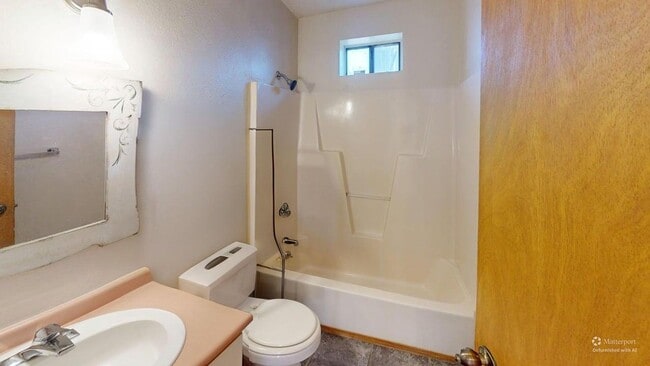 Building Photo - 2 Bedroom with a Patio with beds