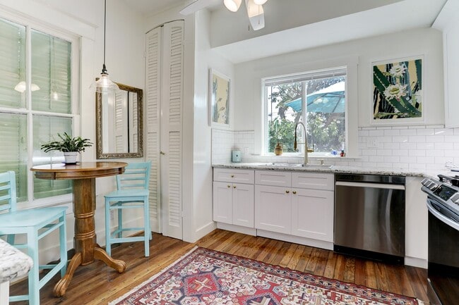 Building Photo - 1221 Sealy Ave