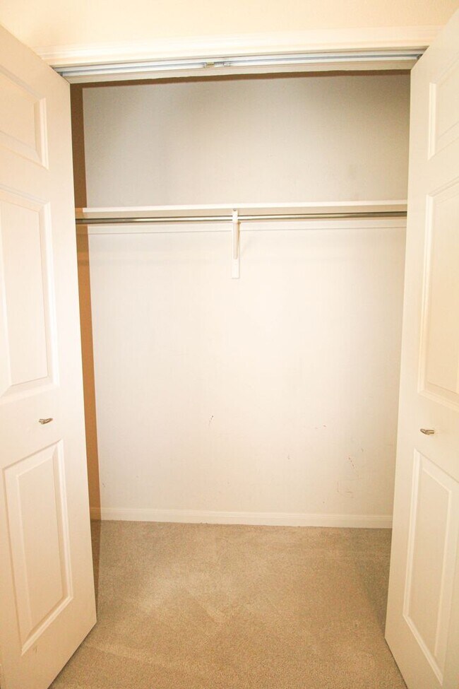 Building Photo - 34 Silverhorn Dr