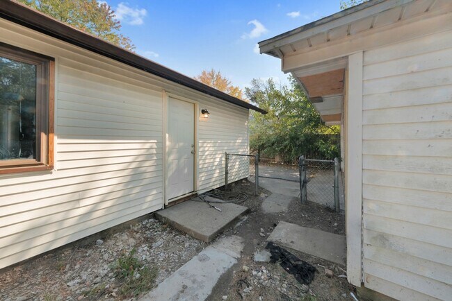 Building Photo - 1507 Thornton Dr