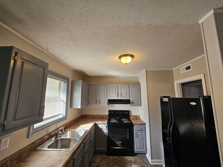 Building Photo - 233 Brighton Rd