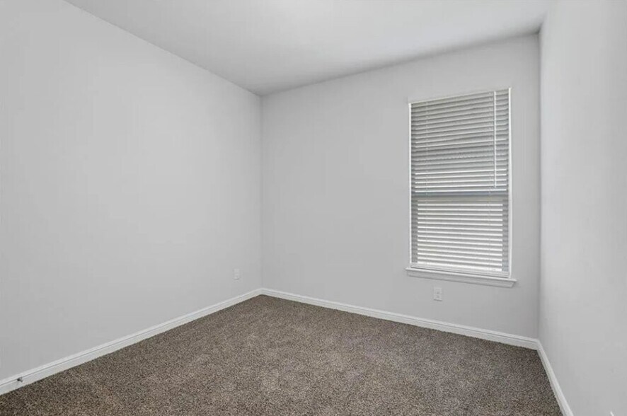 Building Photo - 529 Passenger Trl