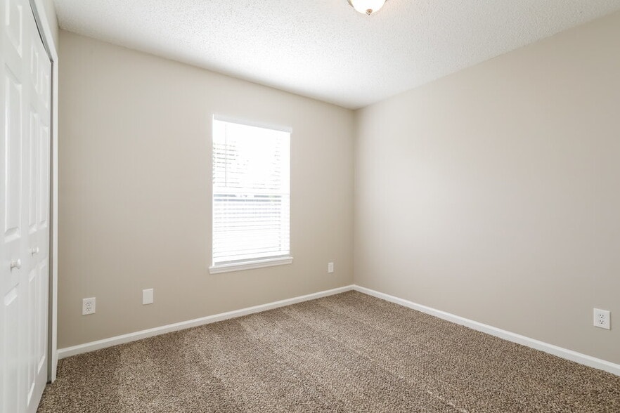 Building Photo - 2600 Creek Ridge Dr