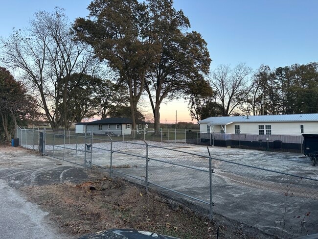 Building Photo - 38 Shuford St