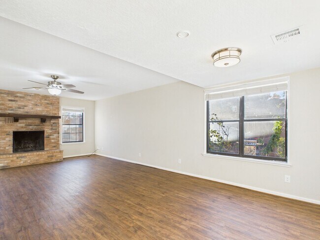 Building Photo - 107 Frederick Rd