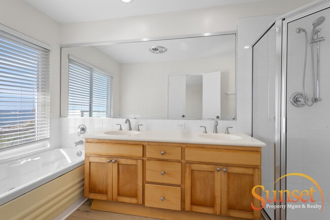 Building Photo - 4985 Coronado Ave