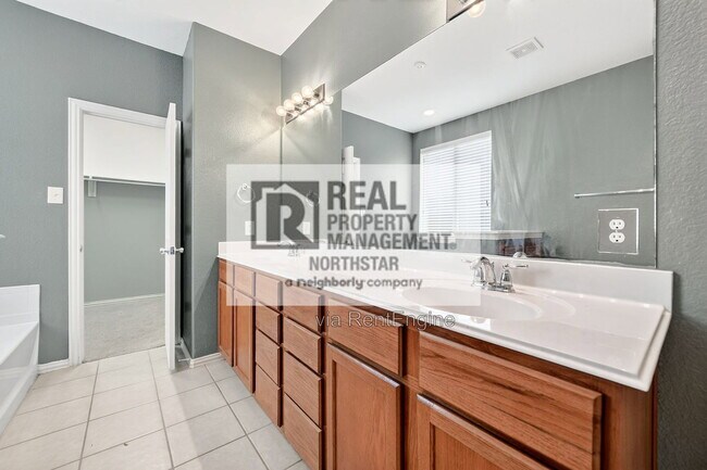 Building Photo - 405 Driftwood Ct