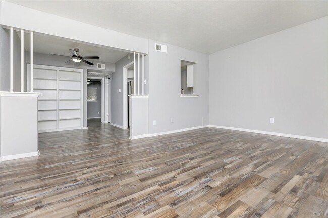 Building Photo - 1212 Hampshire Ln