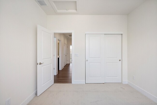 Building Photo - New Townhome in Wheat Ridge!!