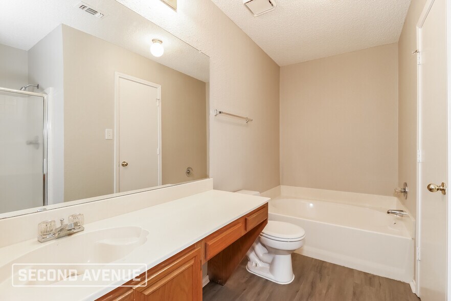 Building Photo - 3704 Garden Springs Dr