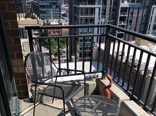 Building Photo - 400 W Ontario St