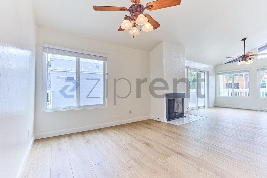 Building Photo - 405 20th St