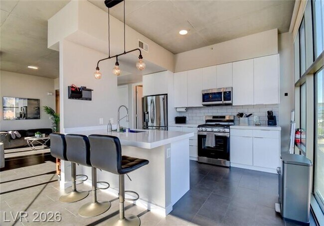 Building Photo - Gorgeous Views! Fully Furnished Modern loft-style