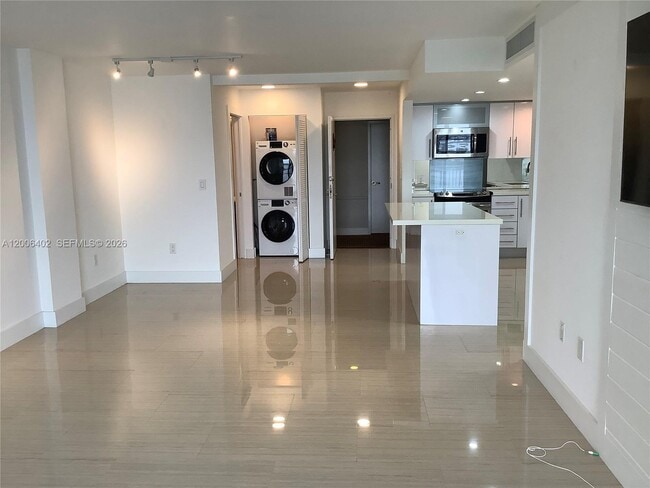 Building Photo - 150 SE 25th Rd