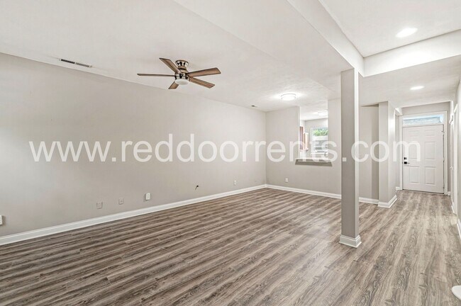 Building Photo - Stylish 2-Bed, 2.5-Bath Home in Prime Loca...